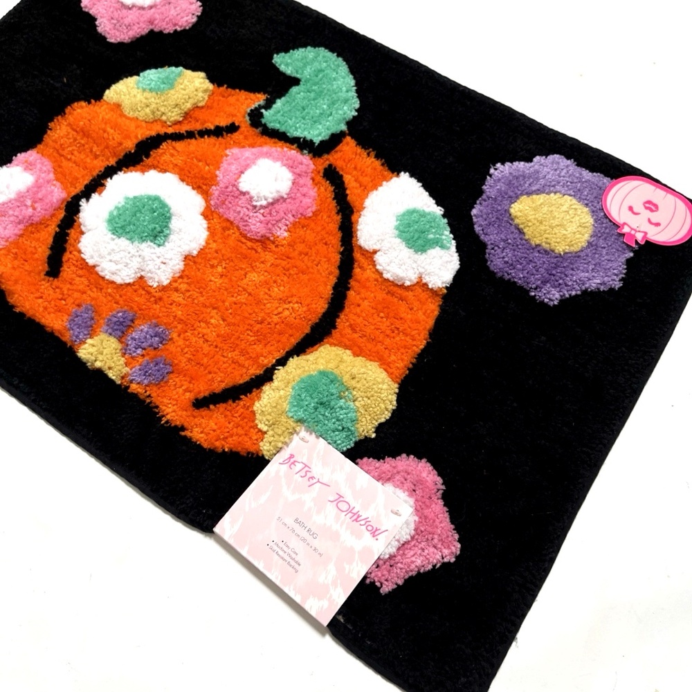 NWT BETSEY JOHNSON Bath Rug Mat Pumpkin Halloween Flower 20x30 Cotton Polyester